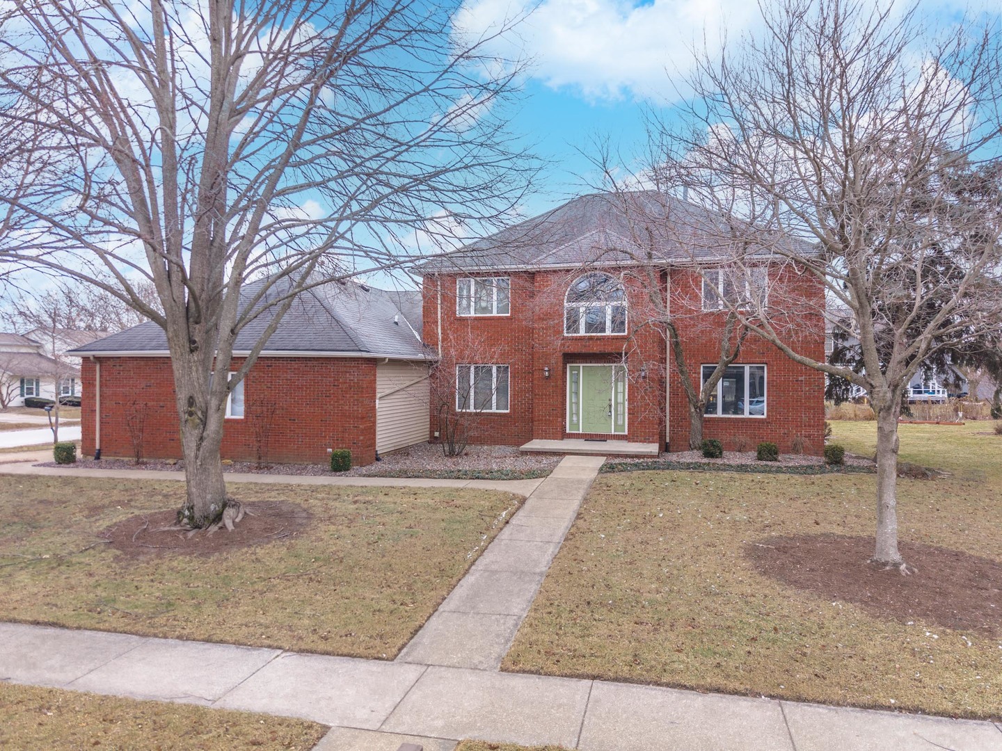 2813 Stonehurst Drive, Bloomington, IL 61704