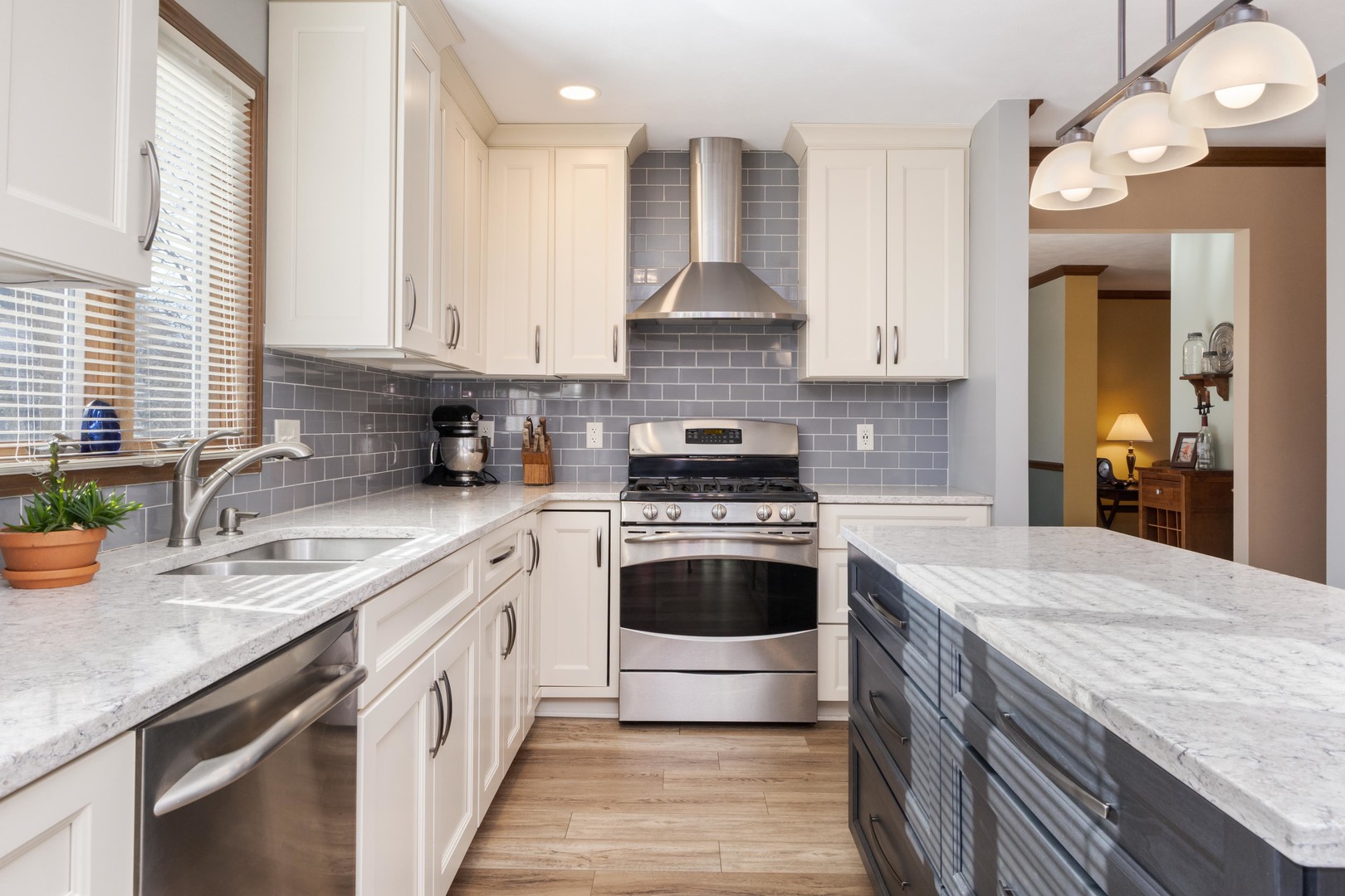 2813 Stonehurst Drive, Bloomington, IL 61704