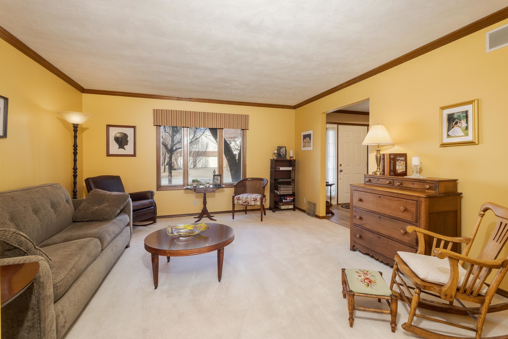 2813 Stonehurst Drive, Bloomington, IL 61704