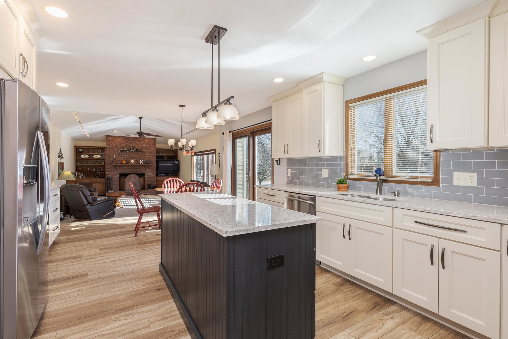 2813 Stonehurst Drive, Bloomington, IL 61704