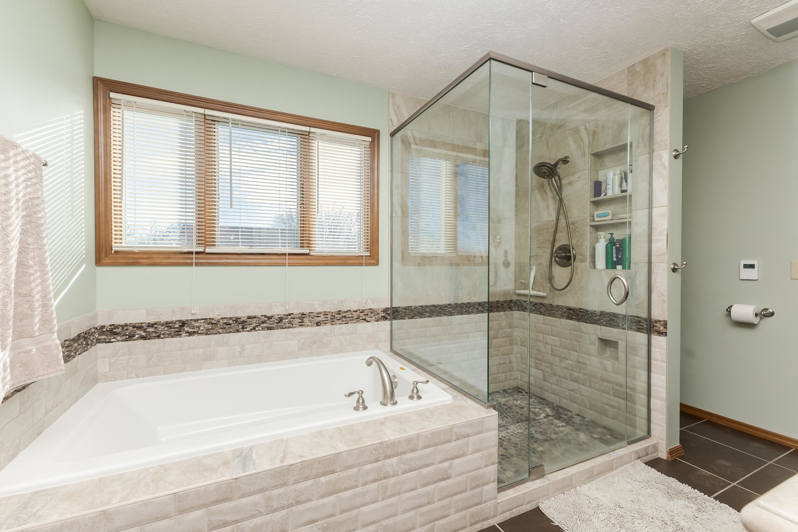 2813 Stonehurst Drive, Bloomington, IL 61704