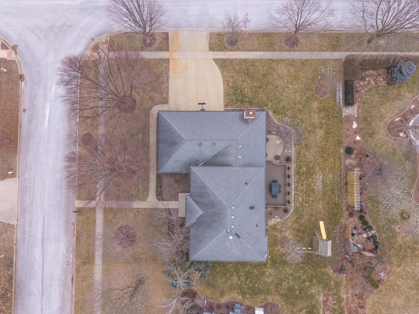 2813 Stonehurst Drive, Bloomington, IL 61704