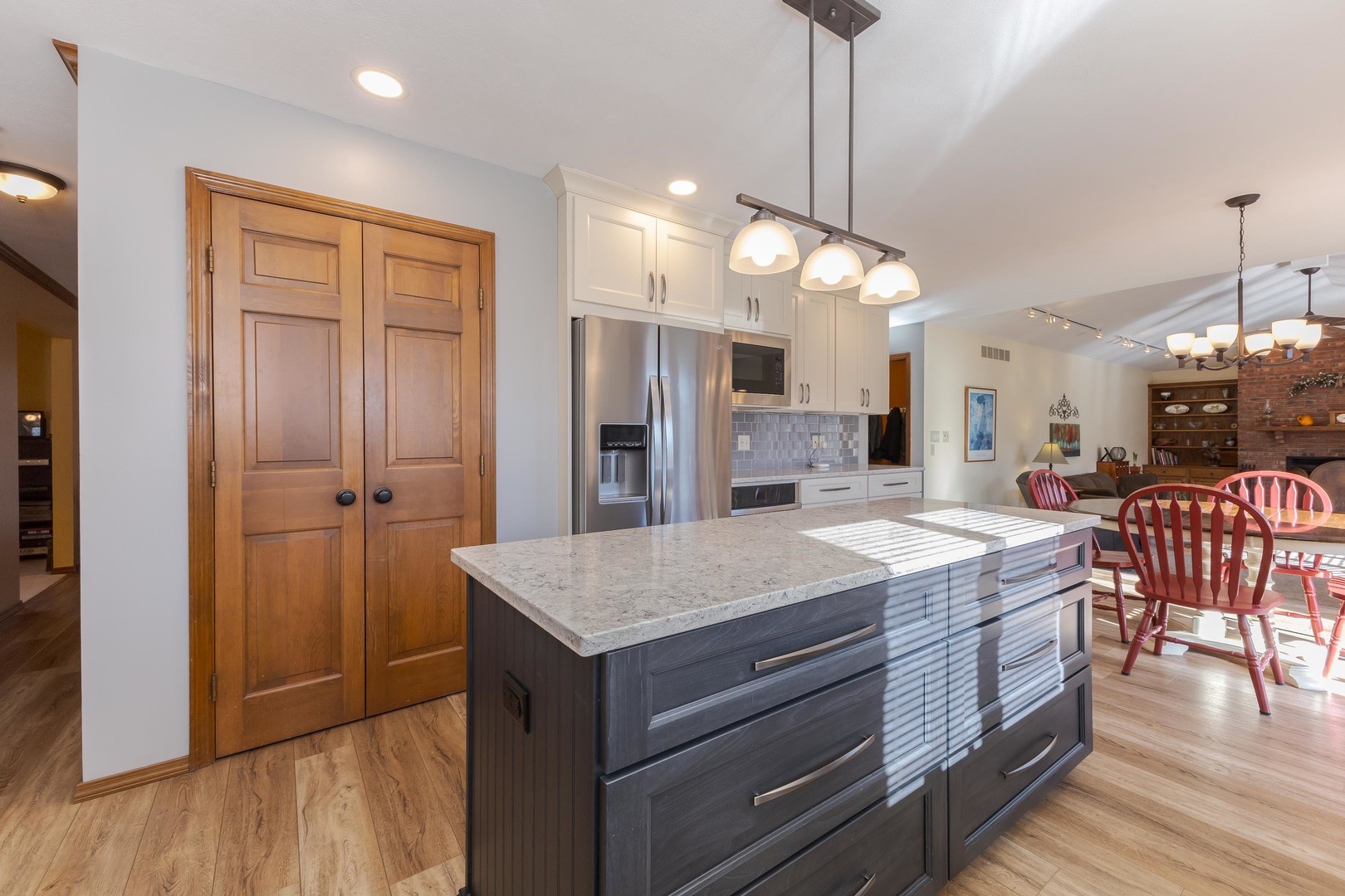 2813 Stonehurst Drive, Bloomington, IL 61704