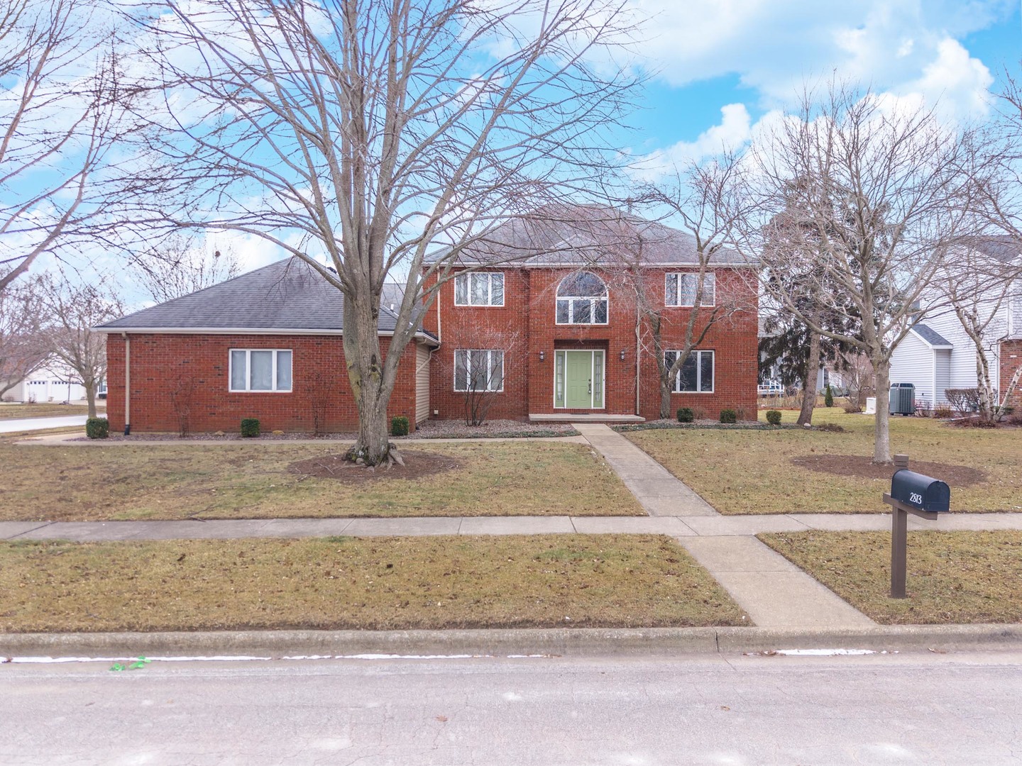 2813 Stonehurst Drive, Bloomington, IL 61704