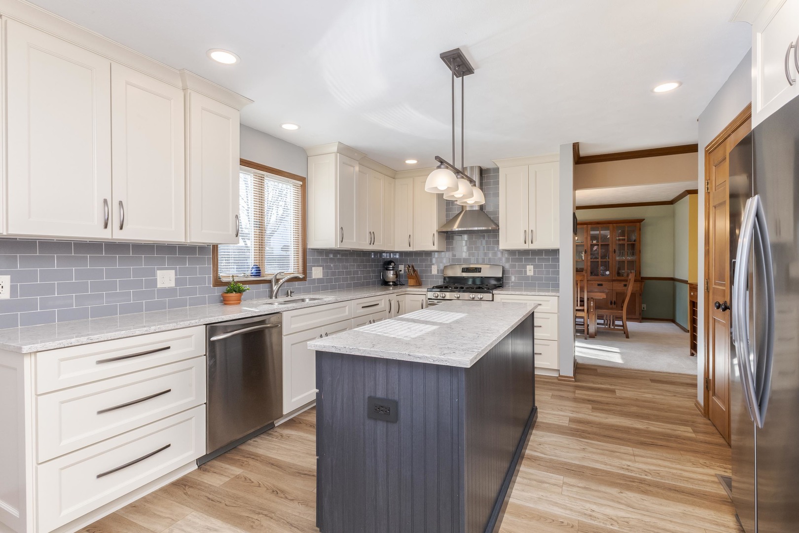 2813 Stonehurst Drive, Bloomington, IL 61704