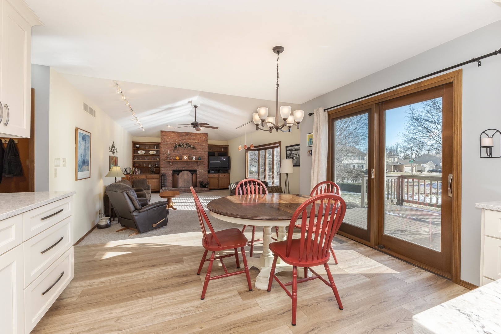 2813 Stonehurst Drive, Bloomington, IL 61704