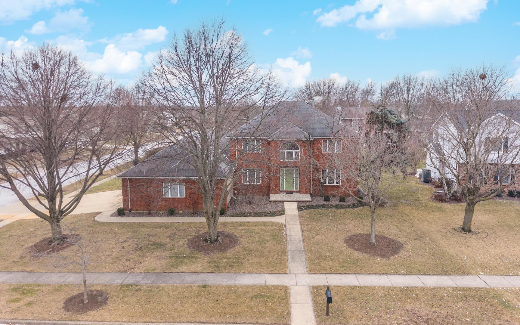 2813 Stonehurst Drive, Bloomington, IL 61704