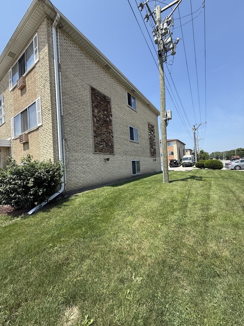 9202 Seymour Avenue, Schiller Park, IL 60176