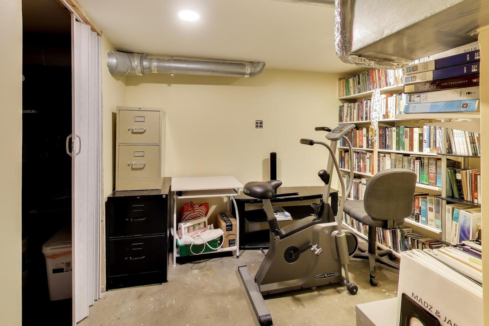 8723 Callie Avenue, Morton Grove, IL 60053