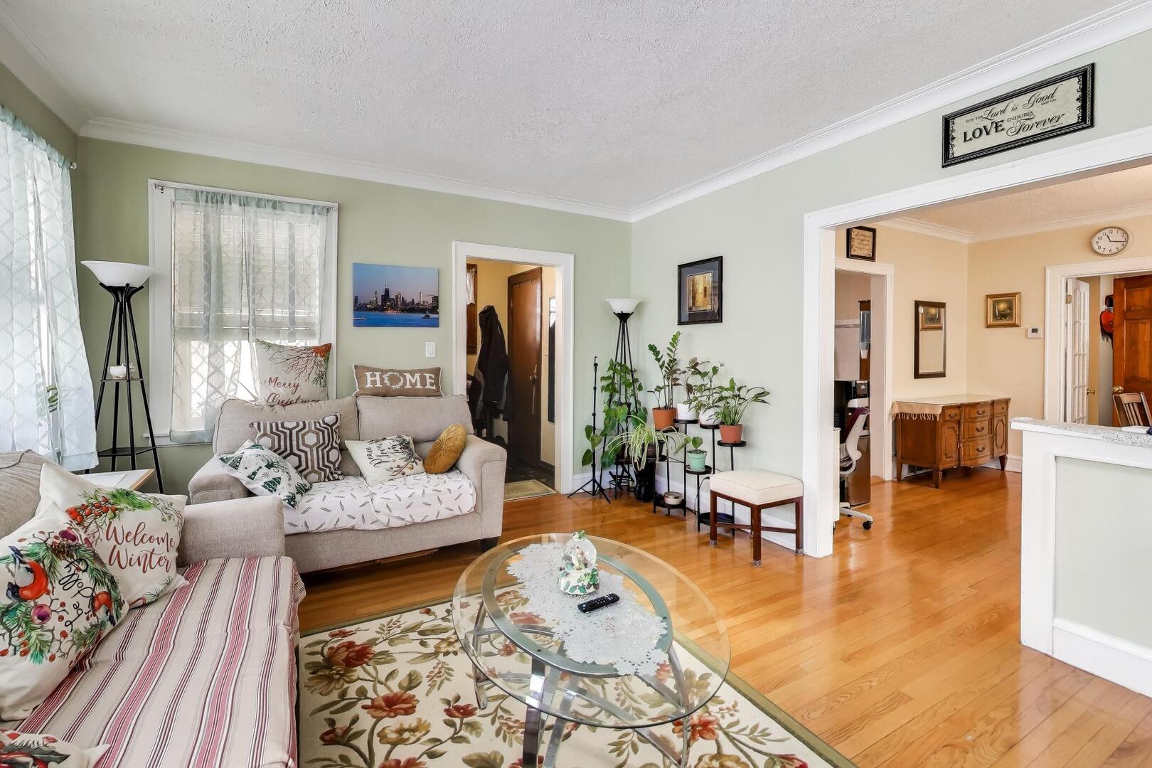 8723 Callie Avenue, Morton Grove, IL 60053