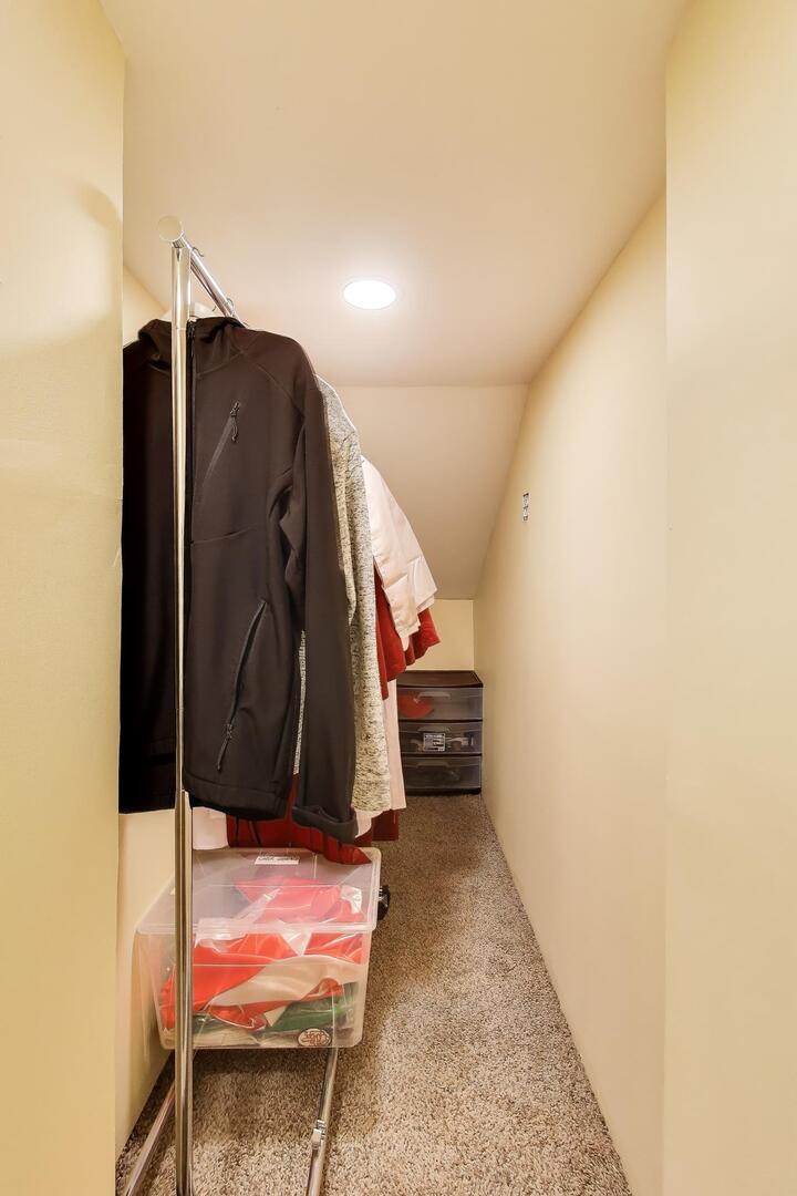 8723 Callie Avenue, Morton Grove, IL 60053