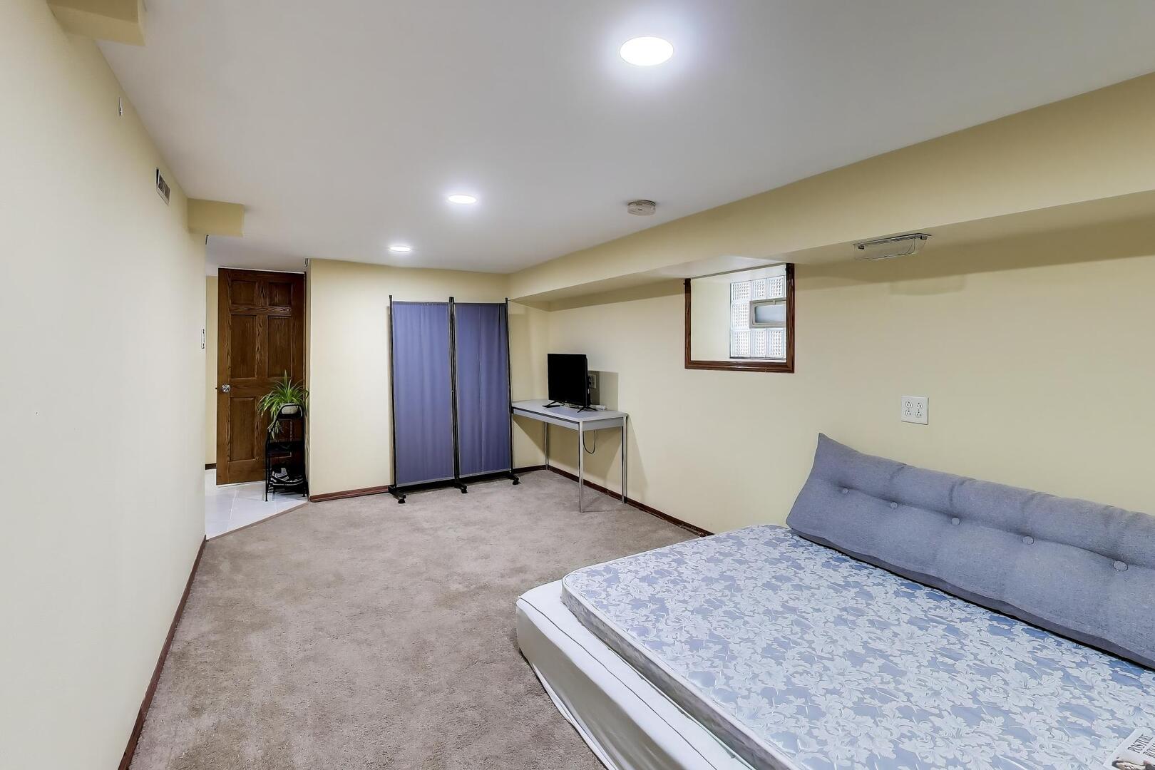 8723 Callie Avenue, Morton Grove, IL 60053