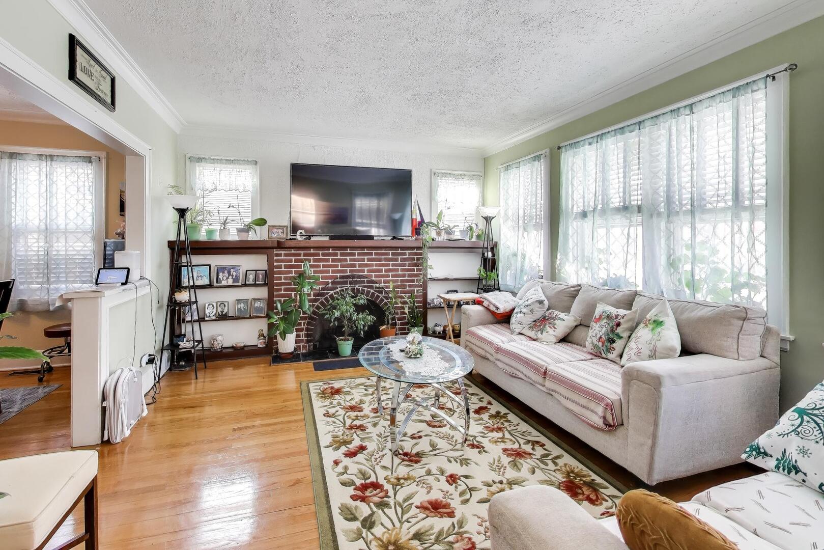 8723 Callie Avenue, Morton Grove, IL 60053