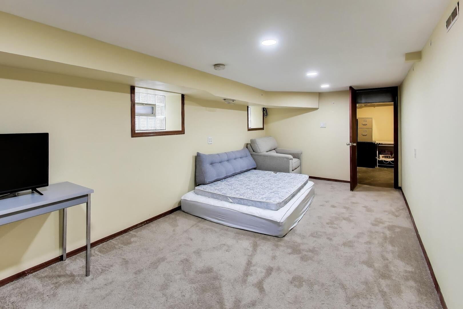 8723 Callie Avenue, Morton Grove, IL 60053