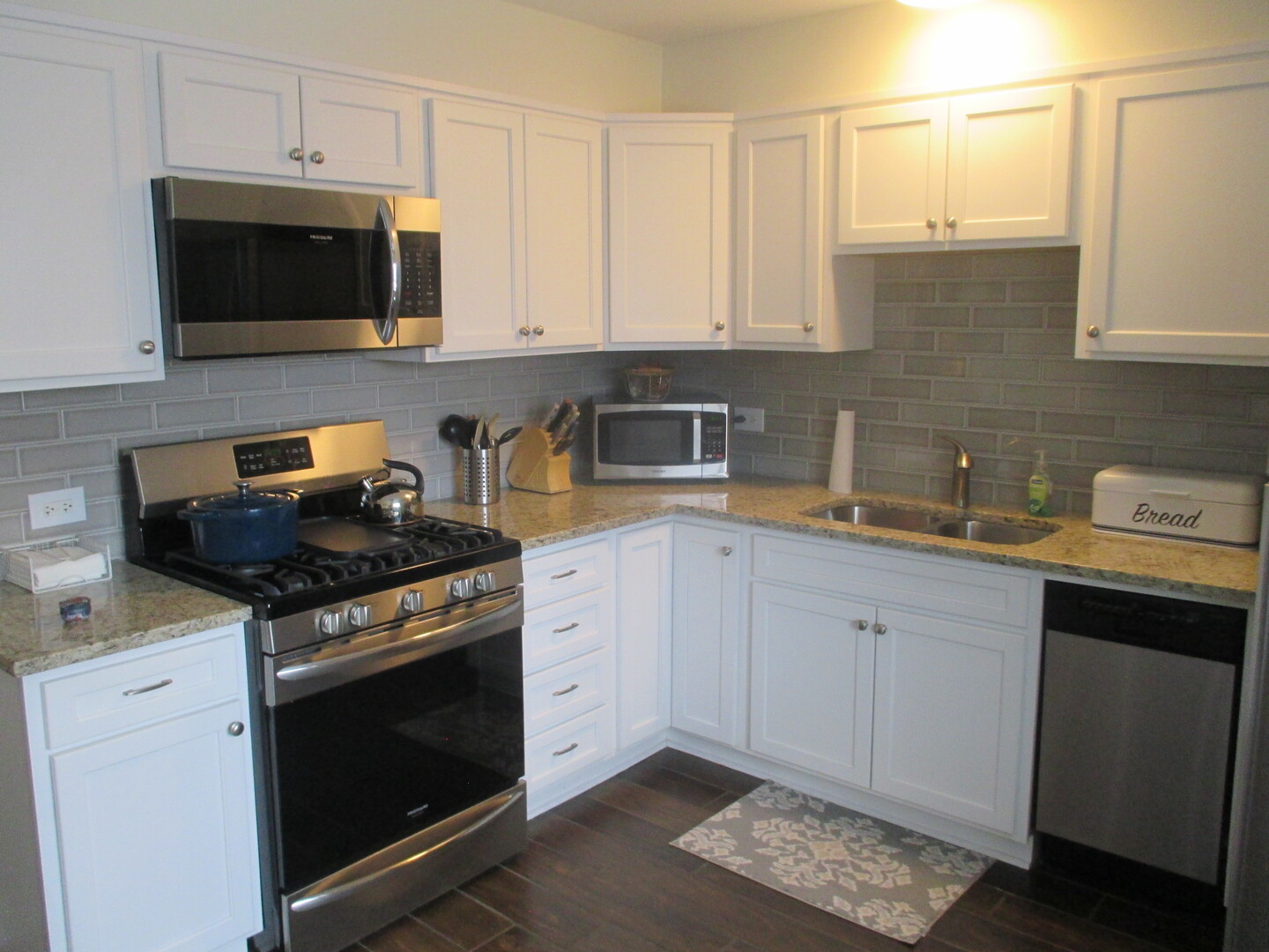 1321 S Finley Road #211, Lombard, IL 60148