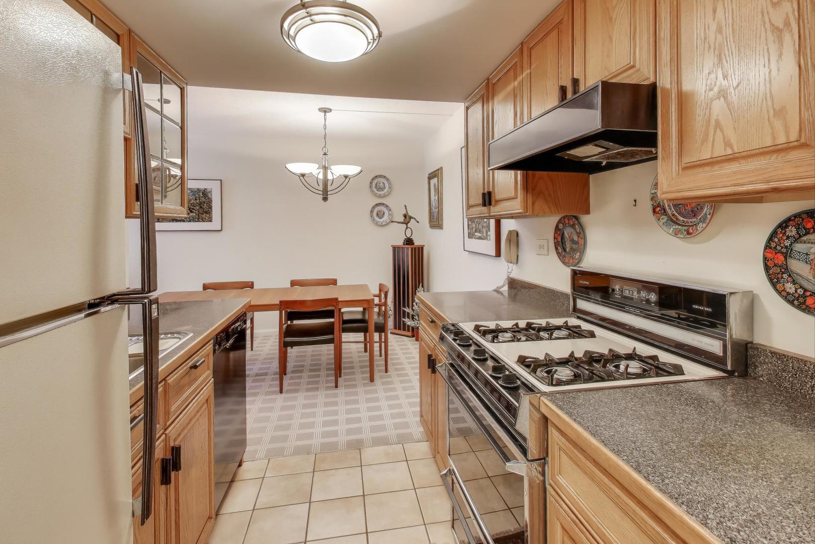 512 Redondo Drive #107, Downers Grove, IL 60516