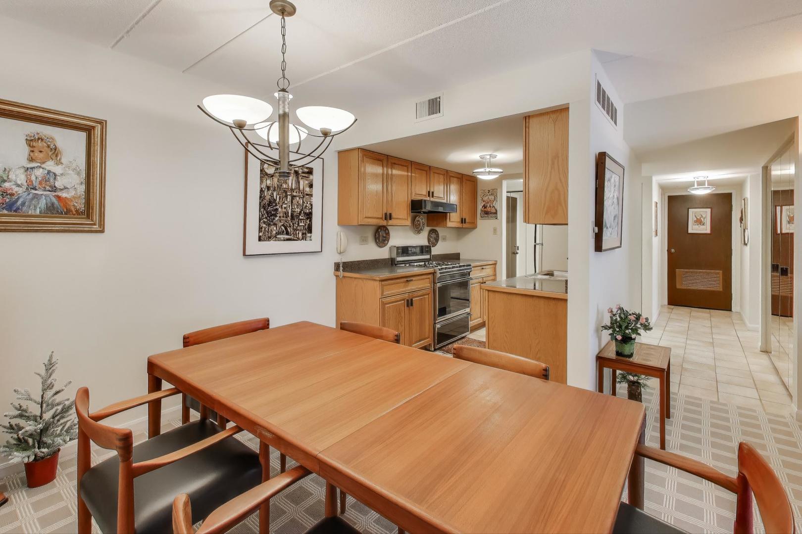 512 Redondo Drive #107, Downers Grove, IL 60516