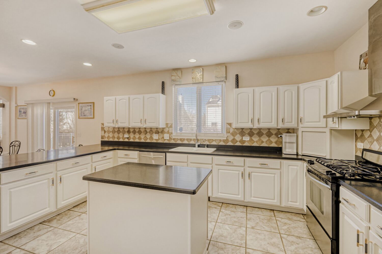 34182 N Wineberry Lane, Round Lake, IL 60073