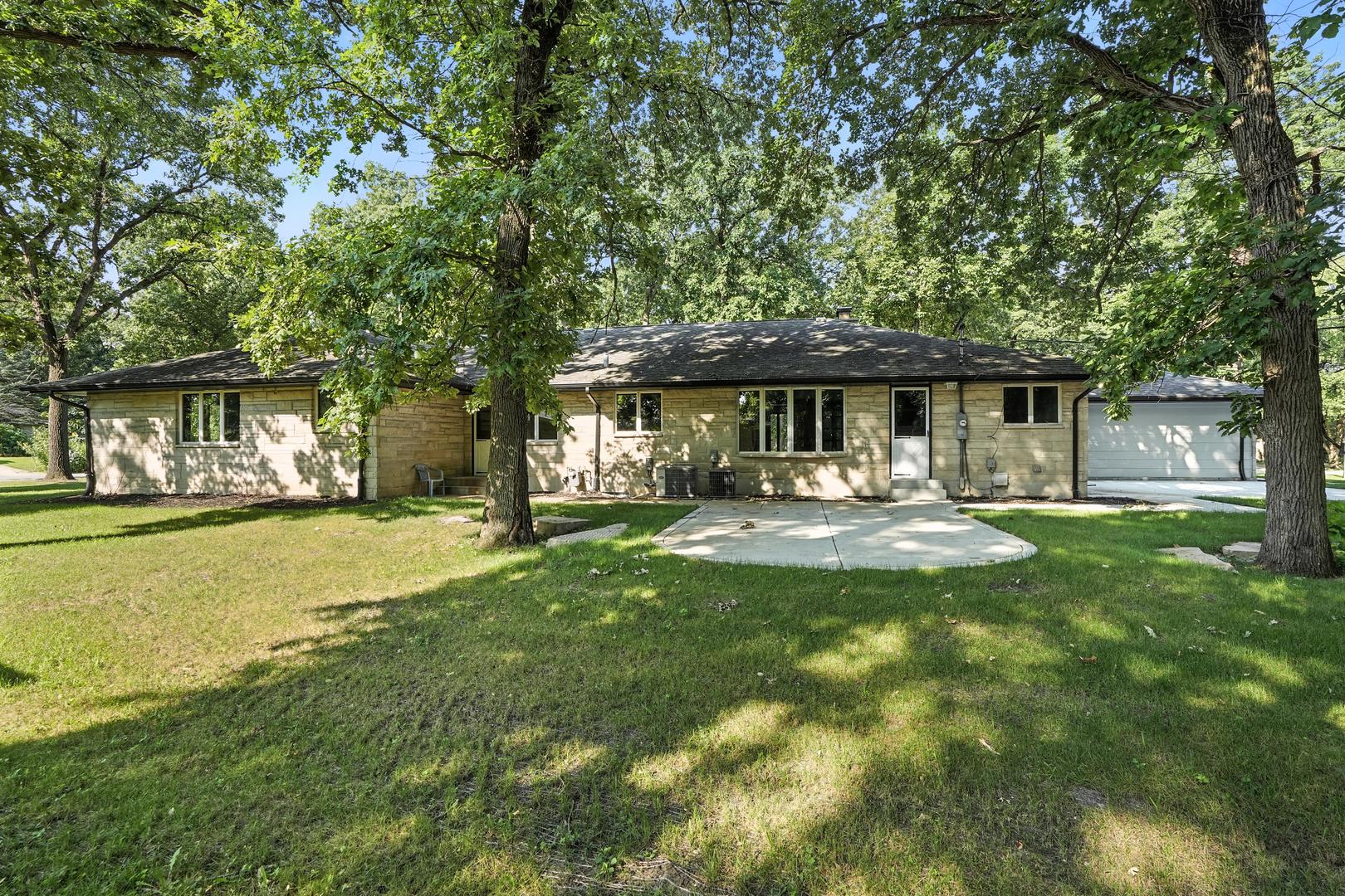 2711 Edgewood Drive, Dyer, IN 46311
