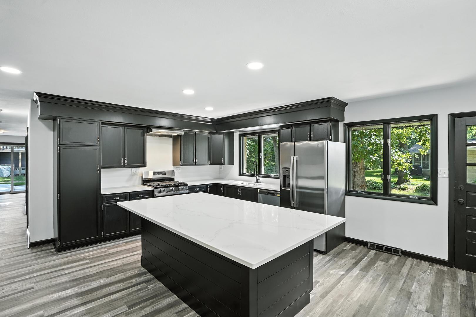 2711 Edgewood Drive, Dyer, IN 46311