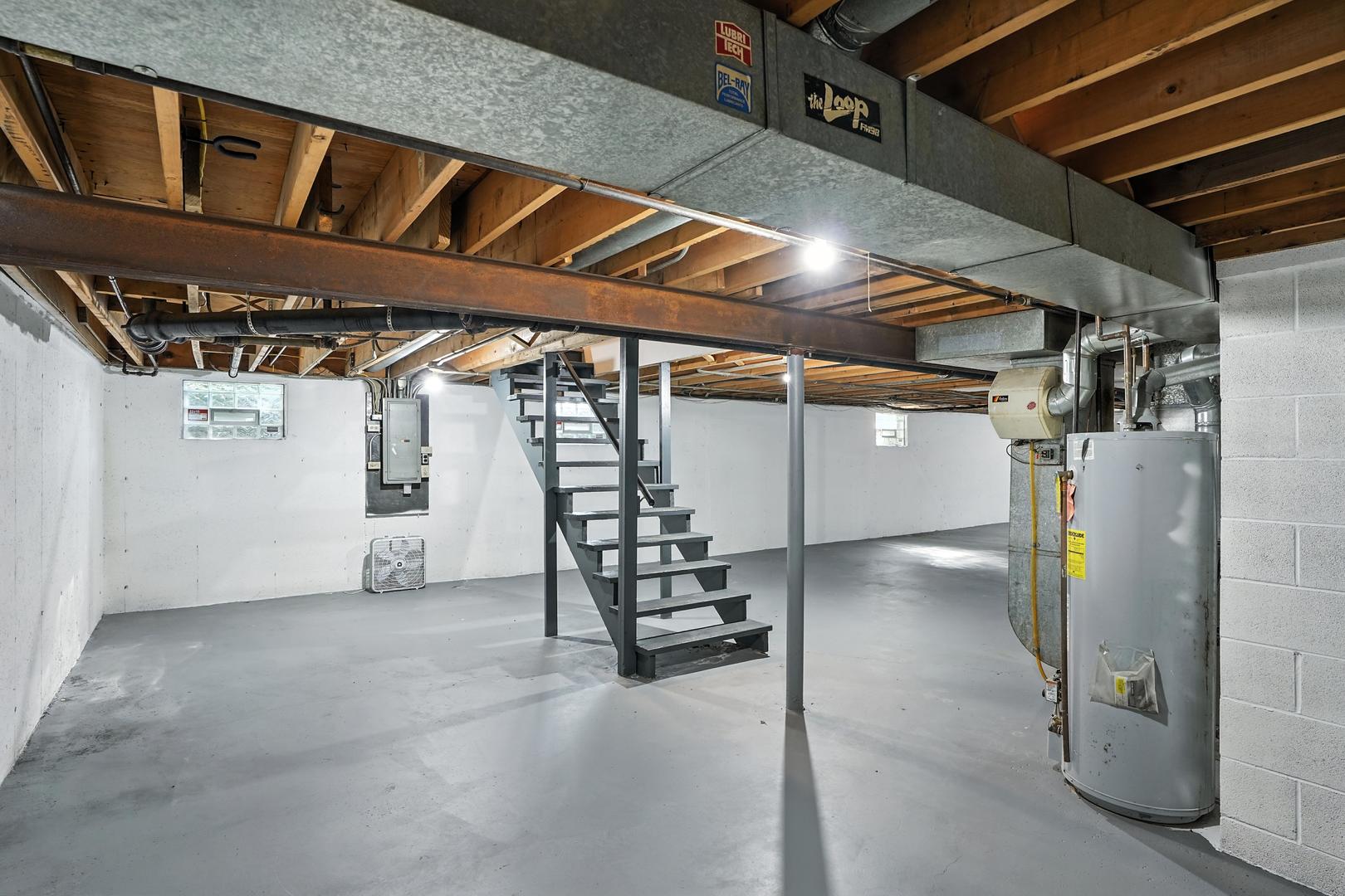 2711 Edgewood Drive, Dyer, IN 46311