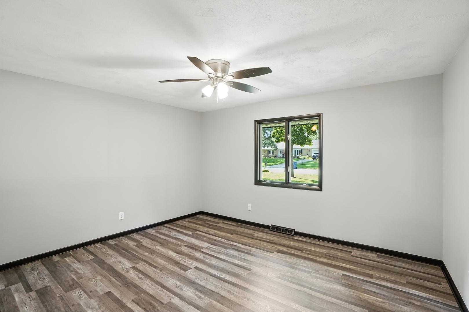 2711 Edgewood Drive, Dyer, IN 46311