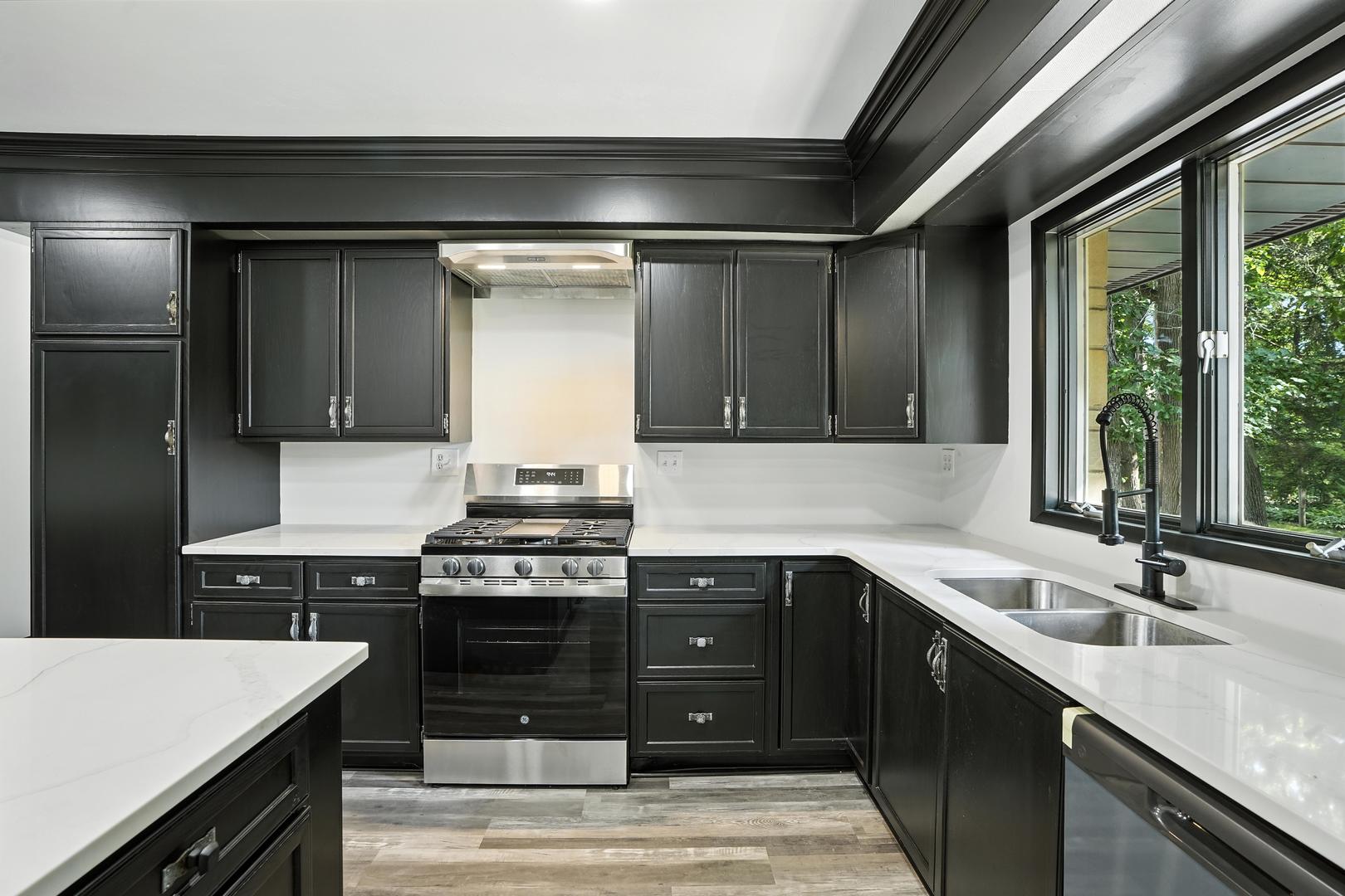 2711 Edgewood Drive, Dyer, IN 46311