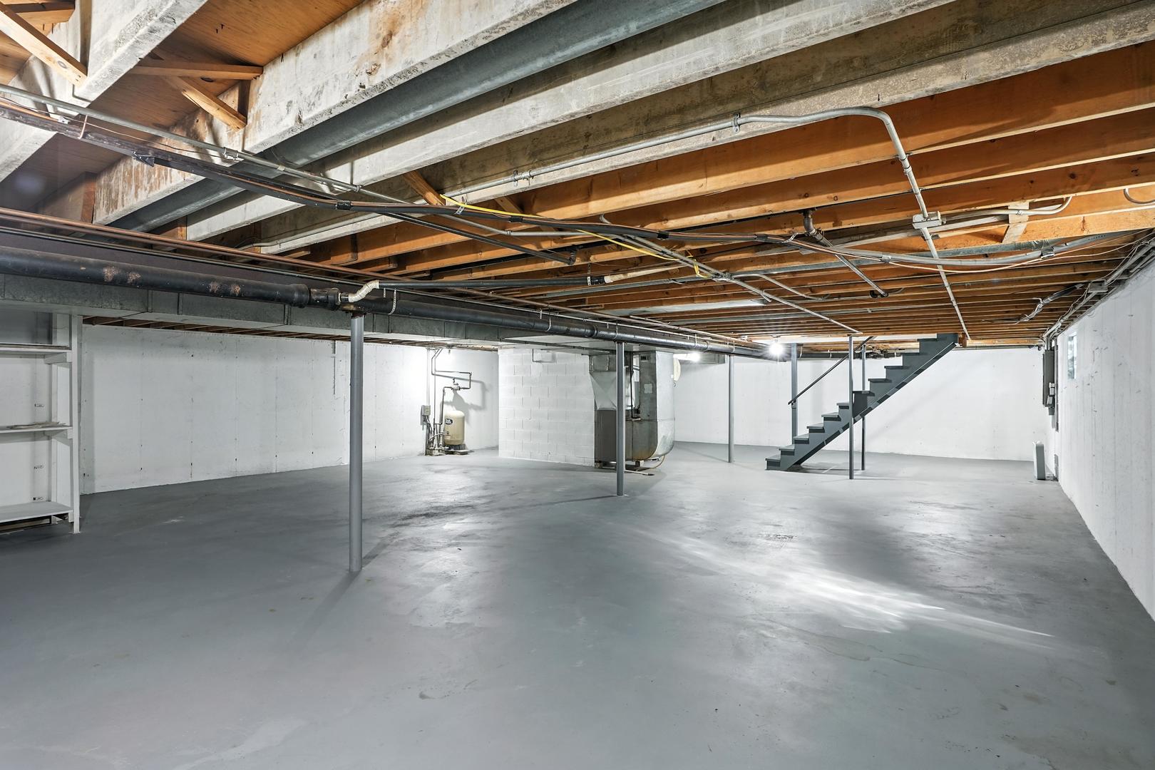 2711 Edgewood Drive, Dyer, IN 46311