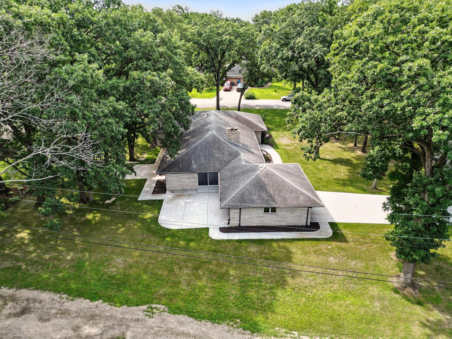 2711 Edgewood Drive, Dyer, IN 46311