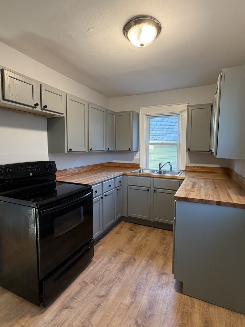 349 W Illinois Avenue, Aurora, IL 60506