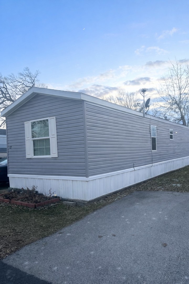 12 Maple Street, Minooka, IL 60447