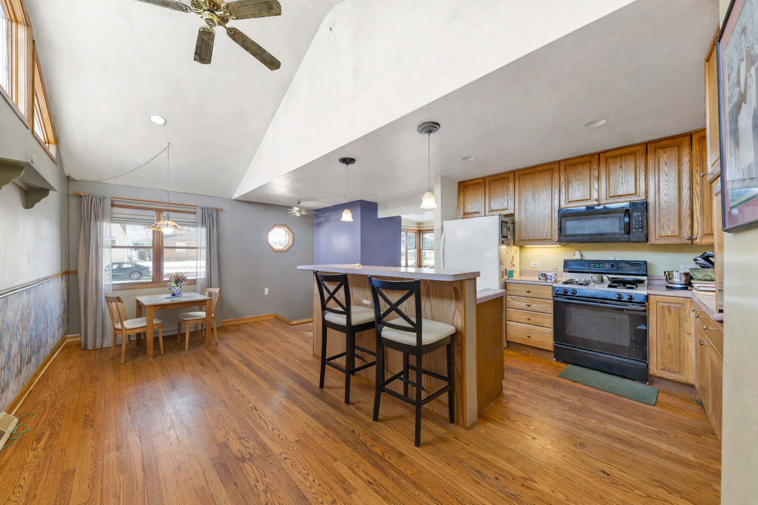 568 N West Avenue, Elmhurst, IL 60126