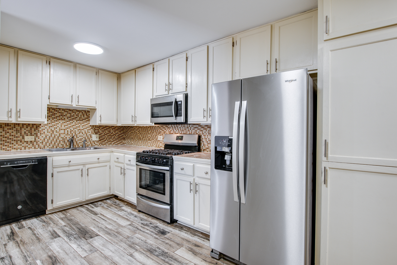 1049 W Ogden Avenue #1-112, Naperville, IL 60563