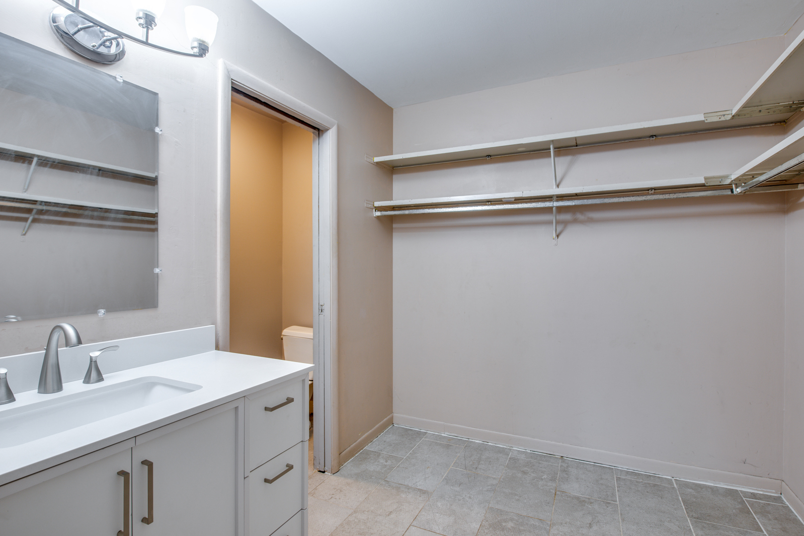 1049 W Ogden Avenue #1-112, Naperville, IL 60563