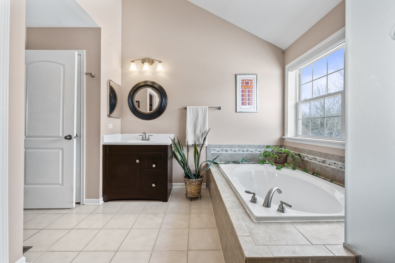 1575 Old Forge Road, Bartlett, IL 60103