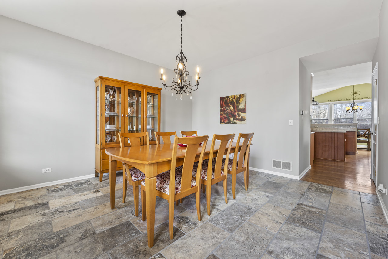 1575 Old Forge Road, Bartlett, IL 60103