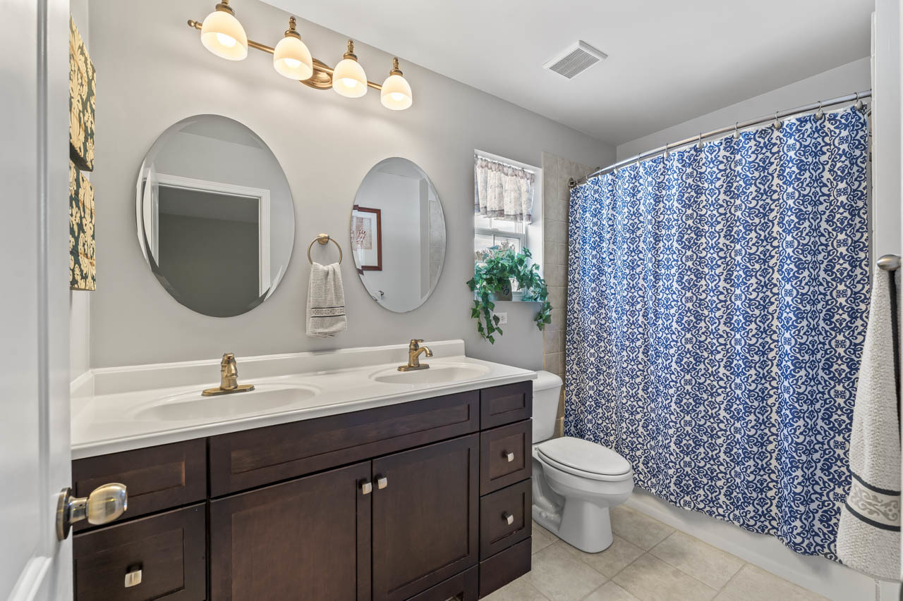 1575 Old Forge Road, Bartlett, IL 60103