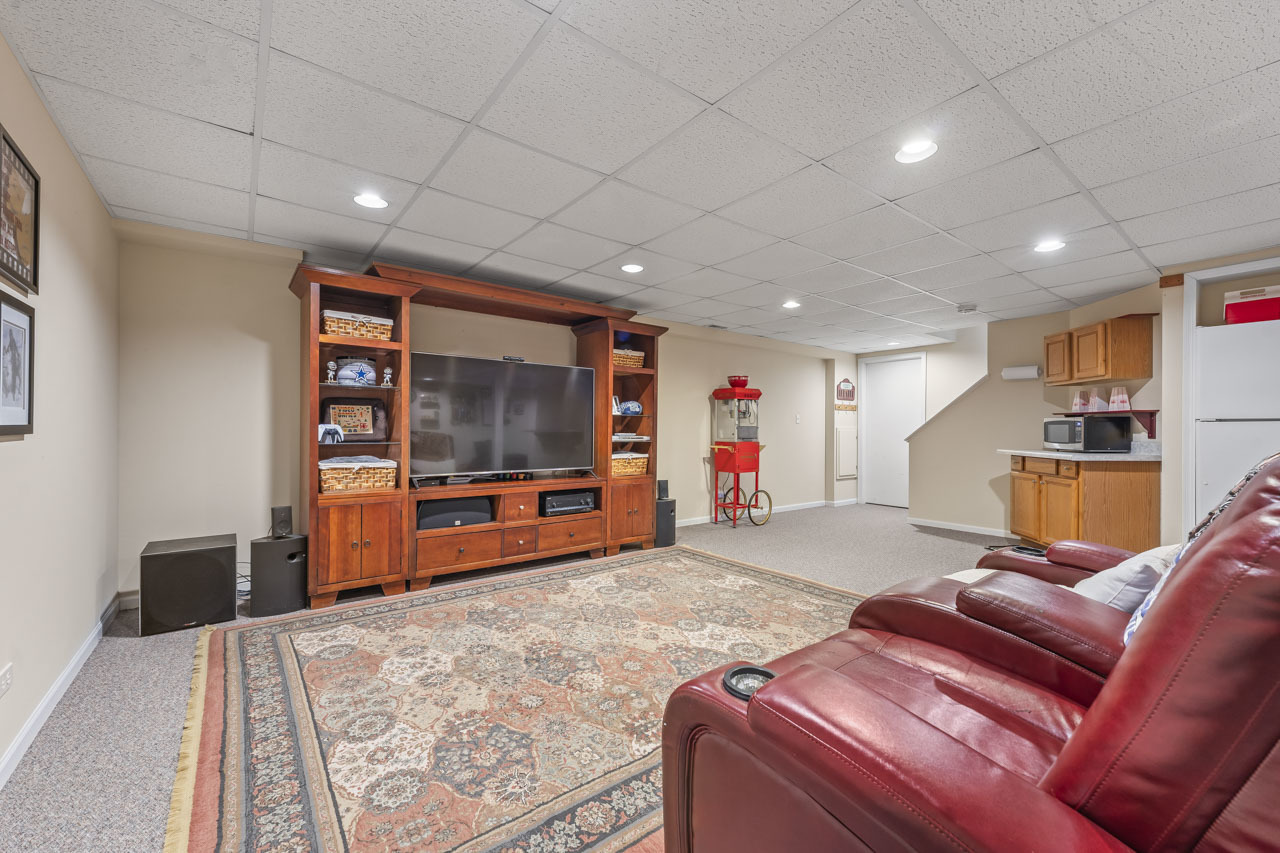 1575 Old Forge Road, Bartlett, IL 60103