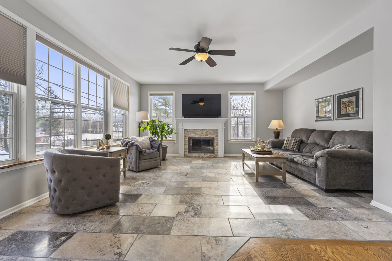 1575 Old Forge Road, Bartlett, IL 60103