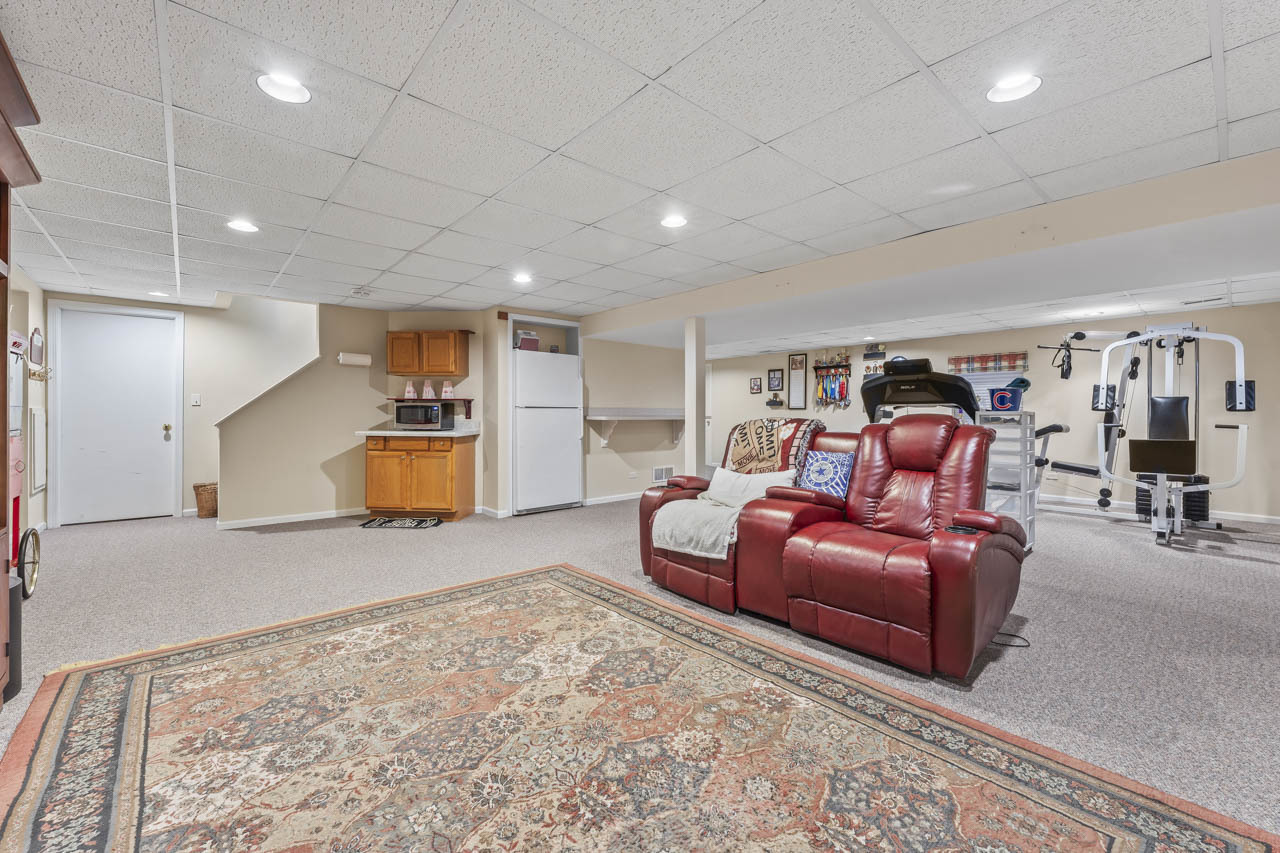 1575 Old Forge Road, Bartlett, IL 60103