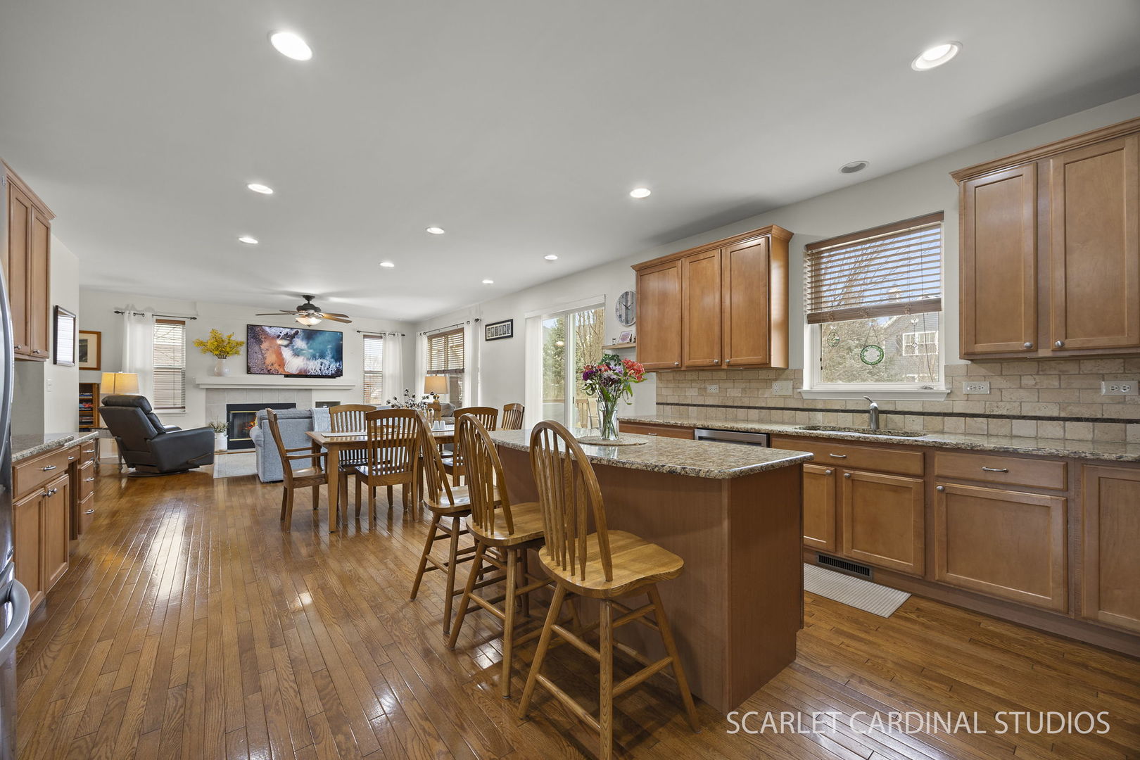 628 Ebony Drive, Oswego, IL 60543