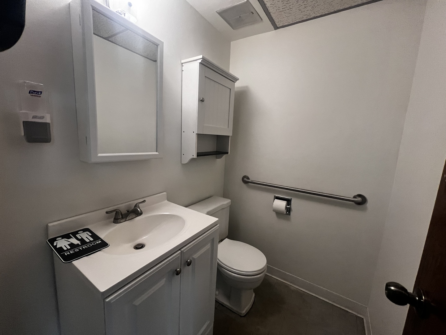 9957 S Roberts Road #B, Palos Hills, IL 60465