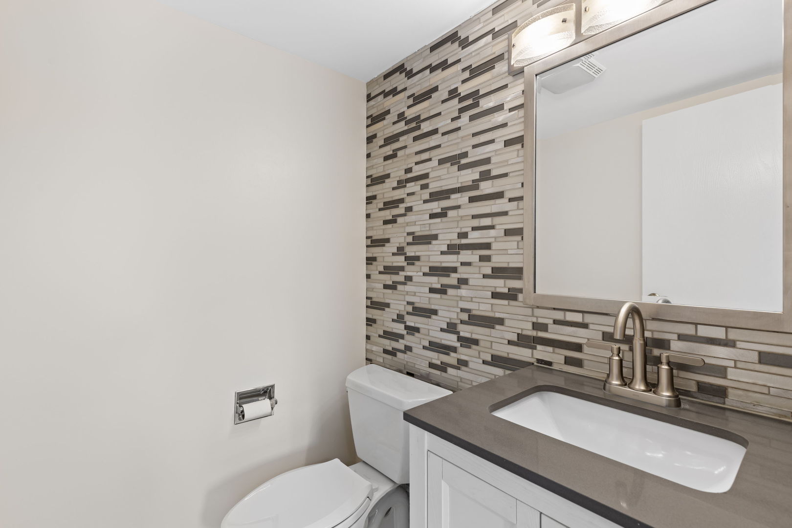 1571 Winnetka Road, Glenview, IL 60025