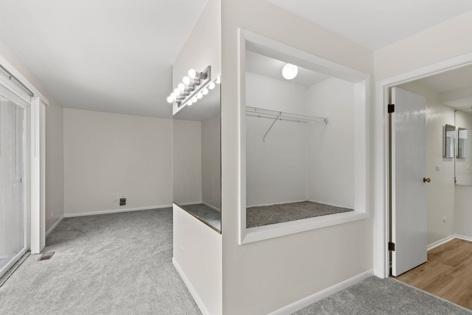 1571 Winnetka Road, Glenview, IL 60025