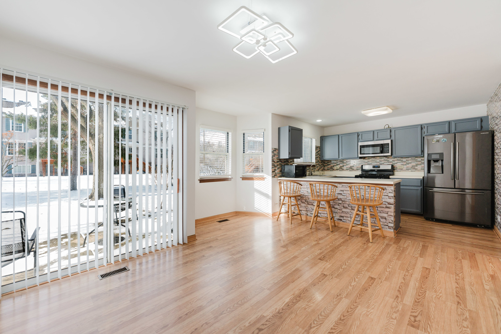 122 Brittany Drive, Streamwood, IL 60107