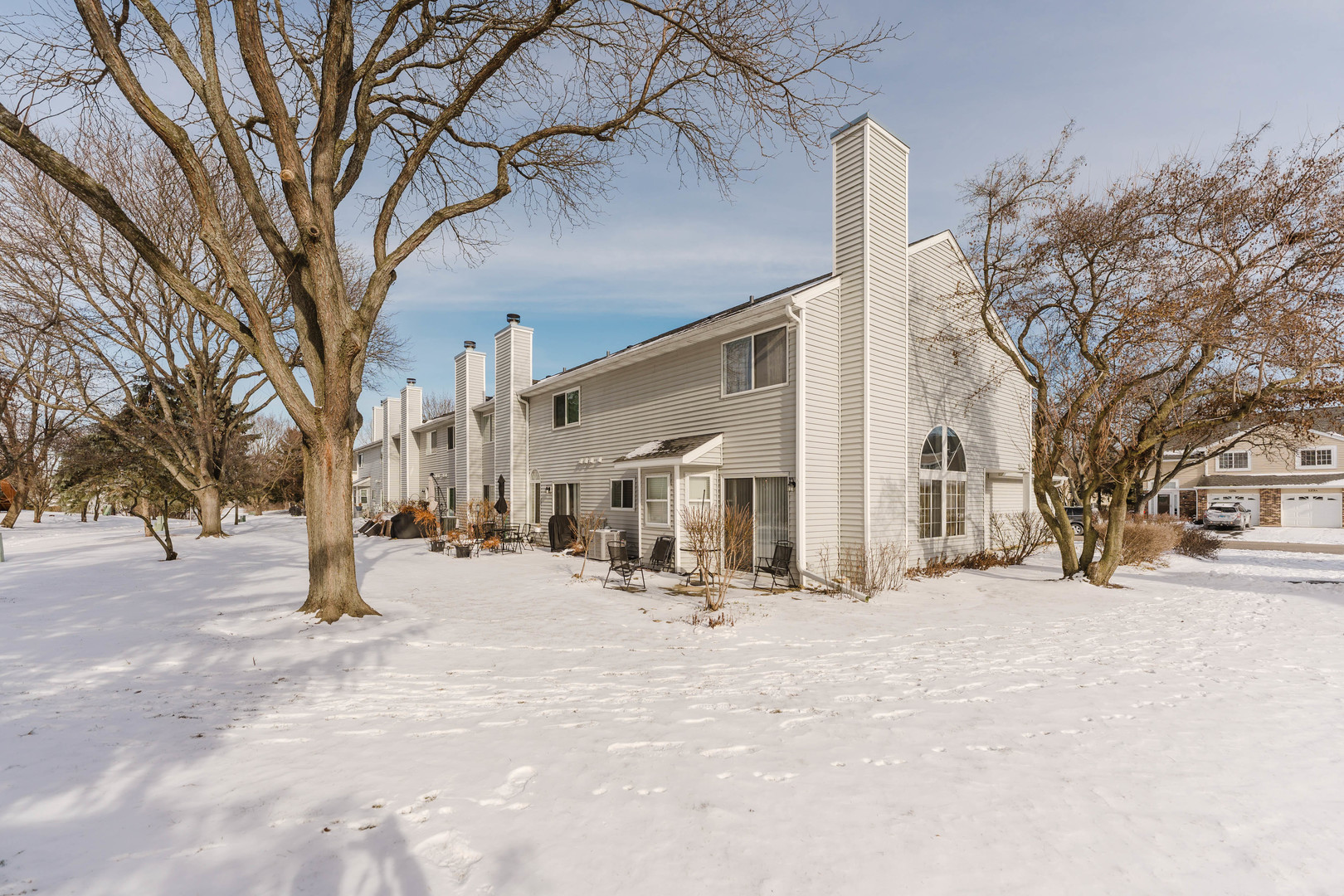 122 Brittany Drive, Streamwood, IL 60107