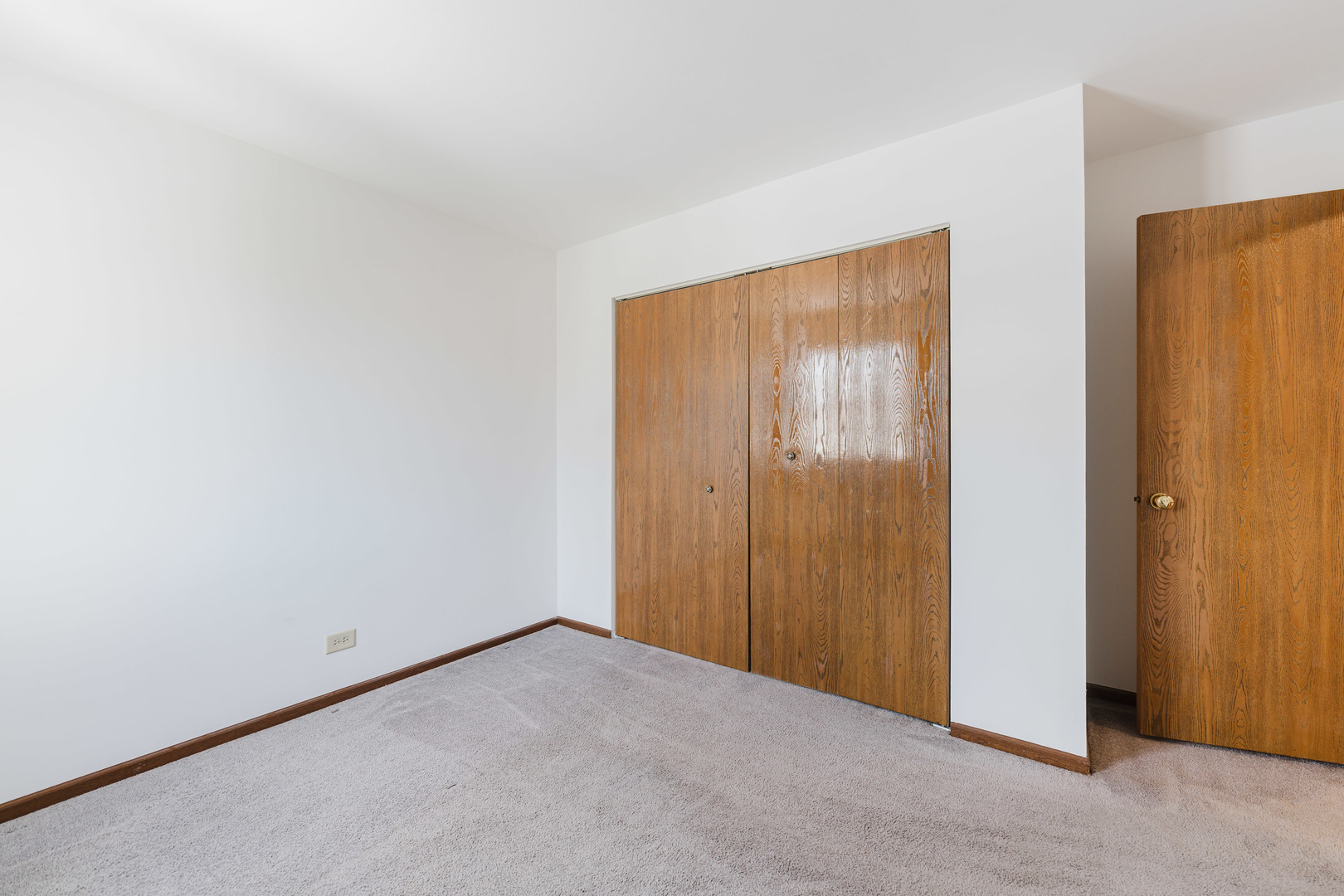 122 Brittany Drive, Streamwood, IL 60107