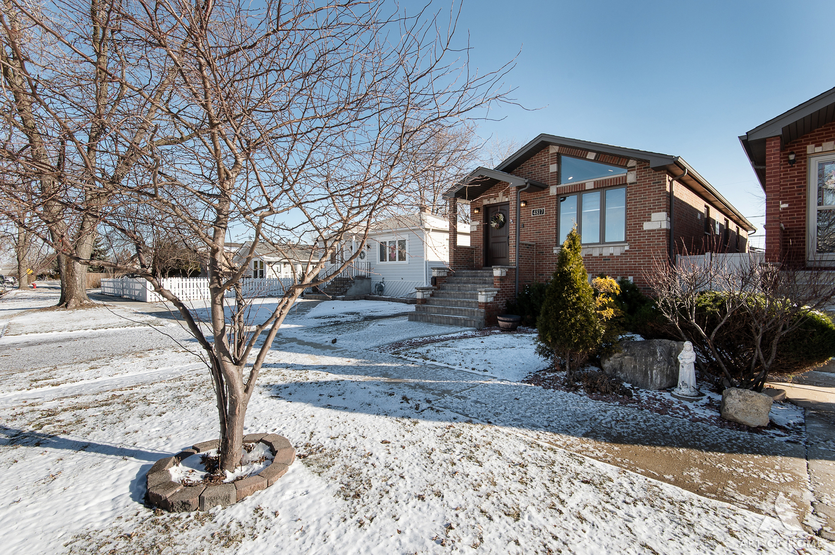 4817 S Luna Avenue, Chicago, IL 60638