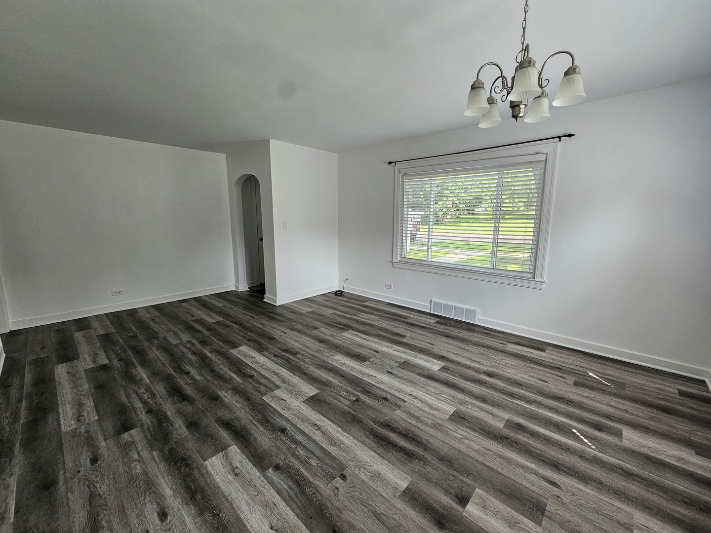 610 Wildwood Avenue, Mundelein, IL 60060