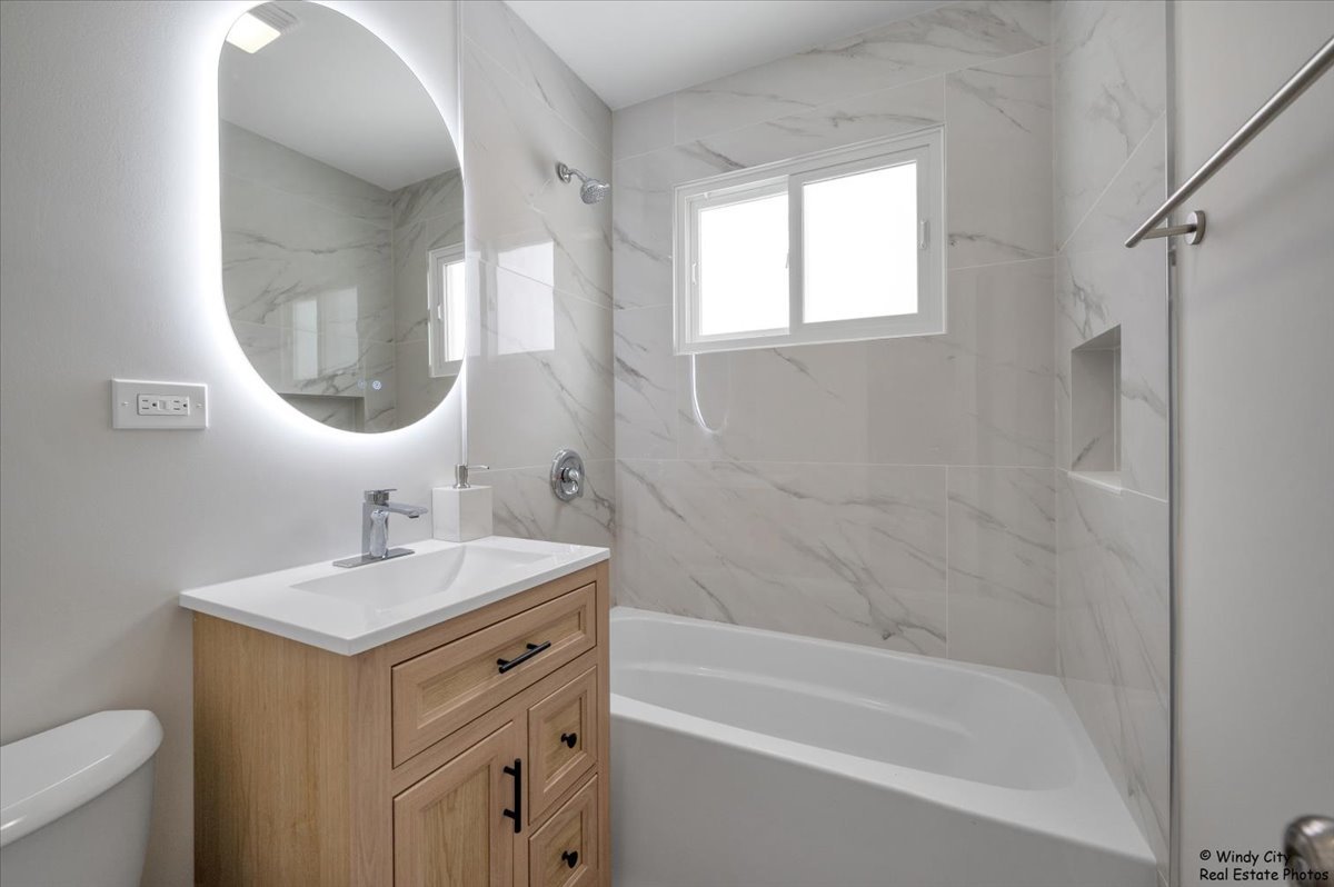 709 N Kramer Avenue, Lombard, IL 60148